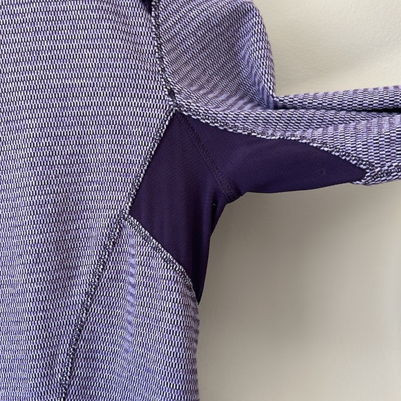 Lululemon Thick Long Sleeve Shirt With reflectors On Sleeve - Picture 3 of 14